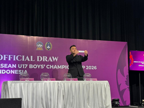 Anggota Exco PSSI, Muhammad, saat drawing babak grup Piala AFF U-17 2026 yang digelar di Jakarta pada Jumat (6/3). Foto: Azrumi El Ghazali/kumparan