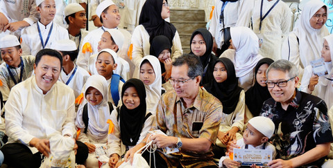 PT Adaro Andalan Indonesia Tbk (Adaro) dan PT Alamtri Resources Indonesia Tbk (AlamTri) menggelar acara buka puasa dan berbagi kebahagiaan ramadan bersama 1000 anak yatim. Foto: Adaro/AlamTri.