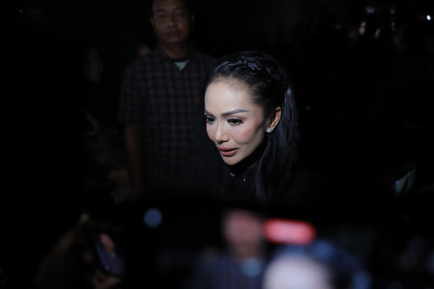 Kris Dayanti usai melayat ke rumah duka Vidi Aldiano di kawasan Cipete, Jakarta Selatan, Sabtu (7/3/2026). Foto: Jamal Ramadhan/kumparan