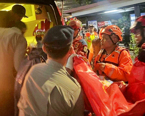 Pohon tumbang di Jalan Lenteng Agung Raya, Minggu (8/3) dini hari. Foto: Dok. BPBD