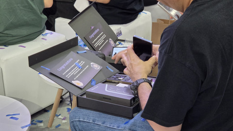 Para peserta mengikuti Samsung Unboxing Day Galaxy S26 Series serentak yang dilakukan di Mall Kelapa Gading 3, Jakarta. Foto: Dok. Samsung