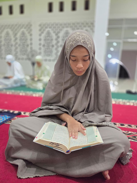 Siswa Sekolah Rakyat Menengah Atas (SRMA) 1 Aceh Besar menjalani berbagai kegiatan keagamaan selama bulan Ramadan.  Foto: Kemensos RI