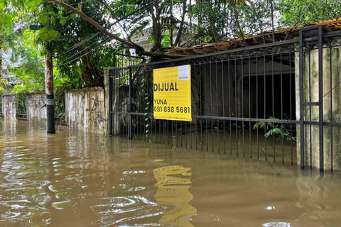 Banjir di kawasan Kemang Timur, Jakarta Selatan, Minggu (8/3). Foto: Rayyan/Kumparan