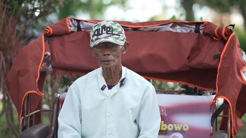 Bantuan becak listrik dari Presiden Prabowo Subianto untuk warga di Kabupaten Blitar. Foto: Bakom RI