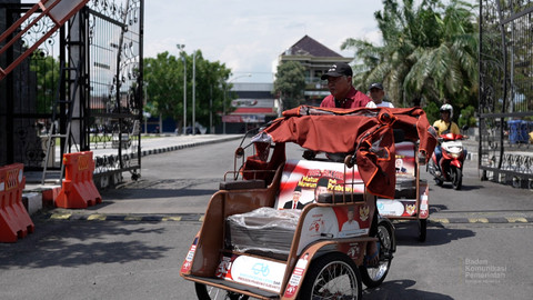 Bantuan becak listrik dari Presiden Prabowo Subianto untuk warga di Kabupaten Blitar. Foto: Bakom RI