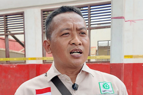 Kontraktor pelaksana dari CV Tiga Sarana Abadi, Darudin yang memastikan bahwa proses revitalisasi sejauh ini berjalan lancar. Foto: Dok. Bakom RI