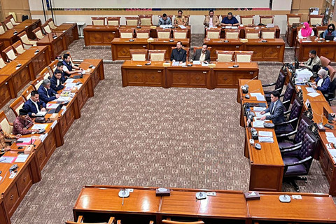 Rapat Komisi III DPR dengan Diskrimsus Polda Jateng dan Korban Koperasi Bahana Lintas Nusantara di Kompleks Parlemen, Senayan, Jakarta, Senin (9/3). Foto: Nasywa Athifah/kumparan