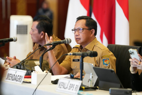 Mendagri Tito Karnavian dalam Rapat Koordinasi Pengendalian Inflasi yang dirangkaikan dengan Evaluasi Dukungan Pemerintah Daerah dalam Program Tiga Juta Rumah di Aula Kantor Pemerintah Provinsi Kepulauan Riau (Kepri), Senin (9/3/2026). Foto: Kemendagri RI