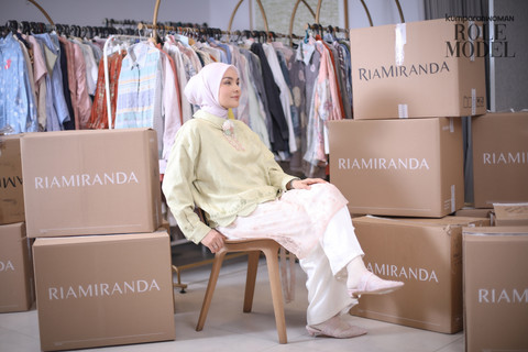 Ria Miranda untuk Role Model berpose untuk program Role Model kumparan. Foto: Aditia Noviansyah/kumparan MUA: Arimbi Hairdo: Nofia Wardrobe: RiaMiranda Accessories: RiaMiranda Lokasi: RiaMiranda Head Office