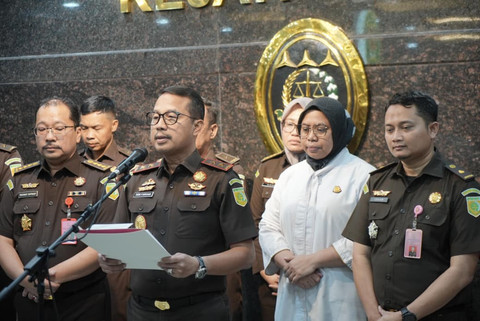 Kepala Kejaksaan Tinggi Sulawesi Selatan, Didik Farkhan Alisyahdi, dalam konferensi pers di kantornya, Senin (9/3). Foto: Dok kumparan