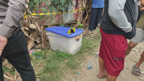 Penemuan diduga mayat di dalam box di Medan, polisi masih melakukan olah TKP, Selasa (10/3/2026). Foto: Amar Marpaung/kumparan