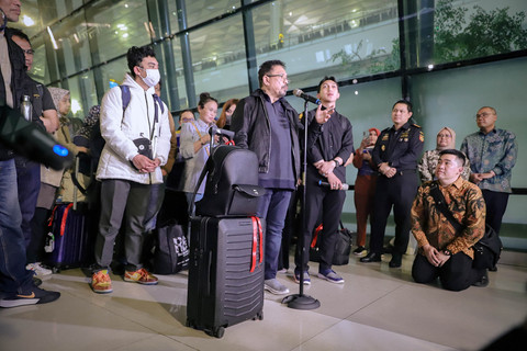 WNI yang tinggal di Iran tiba di Bandara Soekarno-Hatta, Jakarta, Selasa (10/3/2026). Foto: Jamal Ramadhan/kumparan