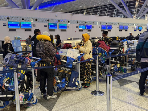 Kementerian Haji dan Umrah terus melakukan pemantauan dan koordinasi terkait kepulangan sejumlah jemaah umrah Indonesia yang mengalami penjadwalan ulang penerbangan di Arab Saudi. Foto: Bakom RI