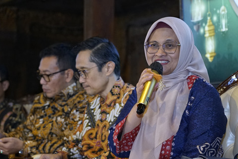 Direktur Utama Telkom Dian Siswarini dan Direktur Legal & Compliance Telkom  Andy Kelana pada agenda TelkomGroup Business Update yang diselenggarakan di Jakarta, pada Jumat  (6/3). Foto: dok. Telkom
