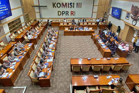 Suasana rapat dengar pendapat (RDP) Komisi III bersama Kabaharkam Polri Komjen Karyoto di DPR, Rabu (11/3). Foto: Abid Raihan/kumparan