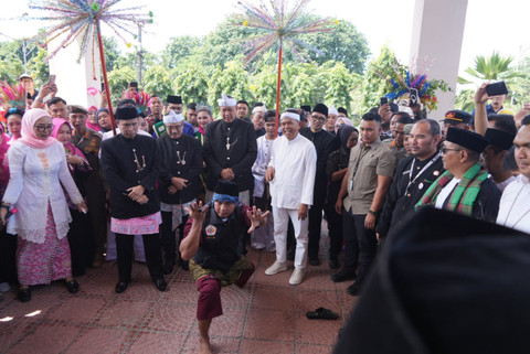 Gubernur Jawa Barat Dedi Mulyadi menghadiri rapat paripurna HUT ke-29 Kota Bekasi, Selasa (10/3/2026). Foto: Dok. Diskominfo Jabar