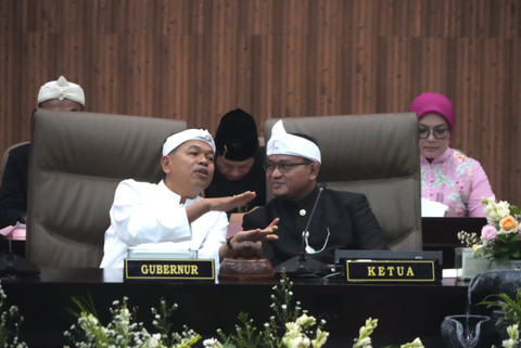 Gubernur Jawa Barat Dedi Mulyadi menghadiri rapat paripurna HUT ke-29 Kota Bekasi, Selasa (10/3/2026). Foto: Dok. Diskominfo Jabar