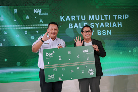 Direktur KAI Commuter Indonesia Mochamad Purnomosidi bersama Direktur Bank Syariah Nasional Alex Sofjan Noor menghadiri penandatanganan nota kesepahaman (MoU) antara KAI Commuter dan BSN di Stasiun Juanda, Jakarta, Rabu (11/3/2026). Foto: Jamal Ramadhan/kumparan