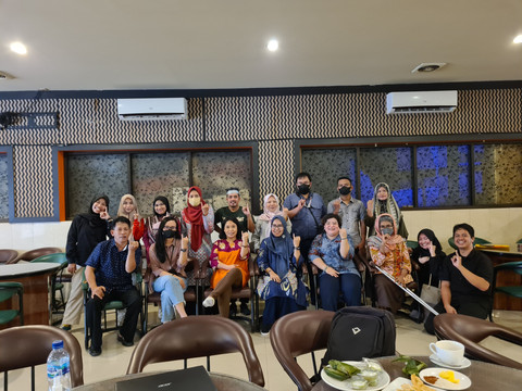 Foto saat selesai FGD dengan para disabilitas rungu dan disabilitas wicara yang diselenggarakan di Kota Makassar, Dokumentasi Penelitian OR Arbastra tahun 2022)