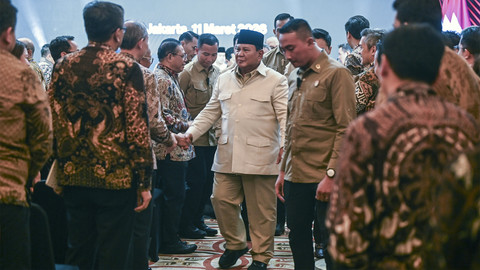 Presiden Prabowo Subianto menyapa pegawai Danantara saat menghadiri tasyakuran HUT Ke-1 Badan Pengelola Investasi (BPI) Danantara di Wisma Danantara, Jakarta, Rabu (11/3/2026). Foto: ANTARA FOTO/Galih Pradipta