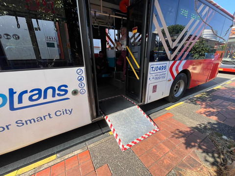 Armada Transjabodetabek Rute SH2 Blok M-Soekarno Hatta yang diresmikan di Terminal Blok M, Jakarta Selatan, Kamis (12/3). Foto: Nasywa Athifah/kumparan