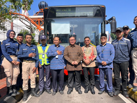 Gubernur DKI Jakarta Pramono Anung saat meresmikan Armada Transjabodetabek Rute SH2 Blok M-Soekarno Hatta yang diresmikan di Terminal Blok M, Jakarta Selatan, Kamis (12/3). Foto: Nasywa Athifah/kumparan