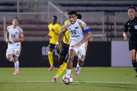 Ricky Kambuaya saat Dewa United vs Manila Digger FC dalam leg pertama 16 besar AFC Challenge League 2025/26 di Stadion Rizal Memorial pada 5 Maret 2026. Foto: AFC