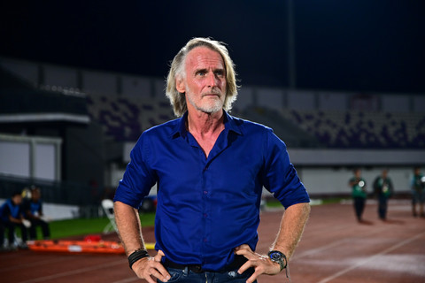 Pelatih Dewa United, Jan Olde Riekerink, di AFC Challenge League 2025/26. Foto: AFC