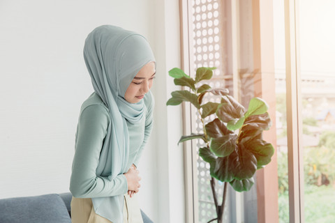 Ilustrasi perempuan muslim haid jelang berbuka. Foto: Quality Stock Arts/Shutterstock