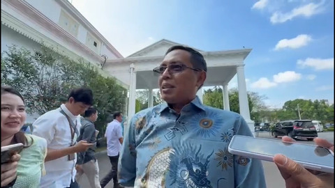 Mantan Kepala Presidential Communication Office (PCO) Hasan Nasbi saat tiba di Istana Negara, Jakarta Pusat, Kamis (12/3). Foto: Zamachsyari/kumparan