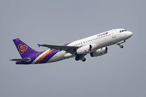 Ilustrasi Thai Airways. Foto: Pawarin Prapukdee/Shutterstock