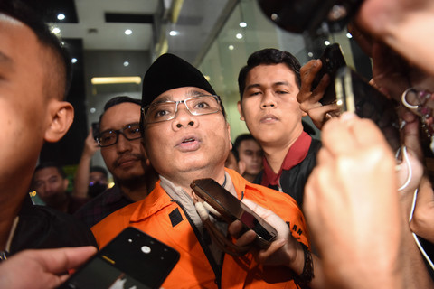 Tersangka kasus dugaan korupsi kuota haji dan penyelenggaraan ibadah haji Yaqut Cholil Qoumas memasuki mobil tahanan usai menjalani pemeriksaan di Gedung Merah Putih KPK, Jakarta, Kamis (12/3/2026). Foto: Indrianto Eko Suwarso/ANTARA FOTO