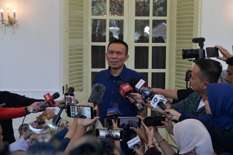 Ahli Digital Forensik Rismon Hasiholan Sianipar menemui Wakil Presiden (Wapres) Gibran Rakabuming di Istana Wapres, Jakarta Pusat, Jumat (13/3). Foto: Dok. Setwapres