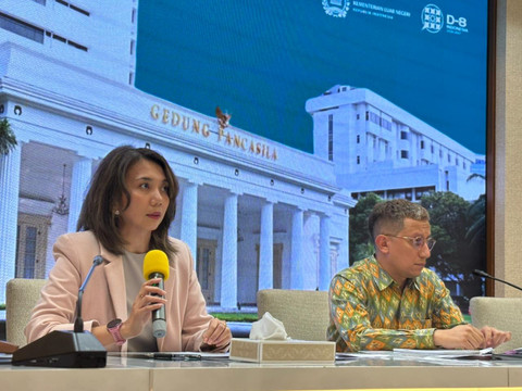 Jubir Kemlu Yvonne Mewengkang, Jubir Kemlu Vahd Nabyl, Dirjen KSM Tri Tharyat, Direktur Infomed Kemlu Hartyo Harkomoyo, Plt Direktur PWNI Heni Hamidah dalam press briefing di Kantor Kemlu, Jakpus, Jumat (13/3). Foto: Amira Nada/kumparan