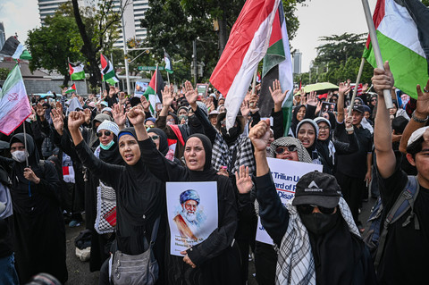 Massa yang tergabung dalam Aliansi Nasional Anti Zionis mengikuti aksi solidaritas mendukung Palestina pada peringatan Hari Al-Quds Internasional di depan Kedubes AS, Jakarta, Jumat (13/3/2026). Foto: Fauzan/ANTARA FOTO