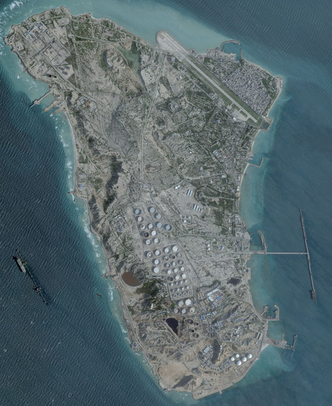 Citra satelit menunjukkan terminal minyak di Pulau Kharg, Iran, Selasa (25/2/2026). Foto: Planet Labs PBC/Handout via REUTERS