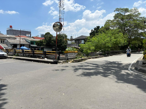 Lokasi kejadian penyiraman air keras terhadap Wakil Koordinator KontraS, Andrie Yunus di Salemba, Jakarta Pusat pada Sabtu (14/3).  Foto: Abid Raihan/kumparan