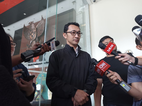 Juru Bicara KPK Budi Prasetyo saat jumpa pers di Gedung Merah Putih KPK, Jakarta, Sabtu (14/3).  Foto: Nauval Pratama/kumparan