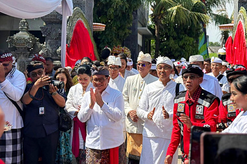 Gubernur DKI Jakarta Pramono Anung hadiri upacara Melasti di Pura Segara, Jakut, Minggu (15/3). Foto: Amira Nada/kumparan