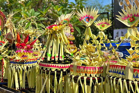Suasana upacara Melasti di Pura Segara, Jakarta Utara pada Minggu (15/3). Foto: Amira Nada/kumparan