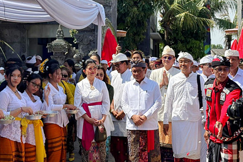 Gubernur DKI Jakarta Pramono Anung hadiri upacara Melasti di Pura Segara, Jakut, Minggu (15/3). Foto: Amira Nada/kumparan