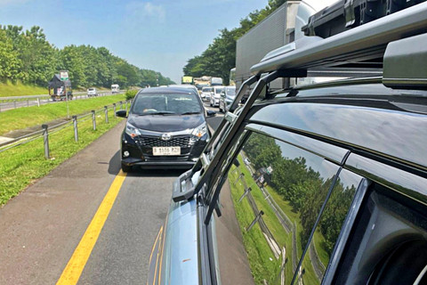 Kondisi Cipali mulai mengalami kemacetan pada KM 144. Foto: Sena Pratama/kumparan