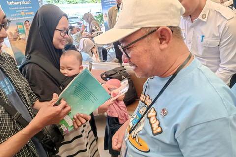 Mendikdasmen, Abdul Mu'ti saat meresmikan stan 'Mudik Asyik Baca Buku' 2026 di Stasiun Pasar Senen, Jakarta Pusat pada Senin (16/3). Foto: Ryan Iqbal/kumparan