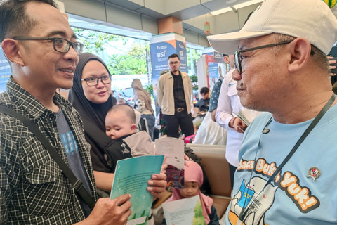 Mendikdasmen, Abdul Mu'ti saat meresmikan stan 'Mudik Asyik Baca Buku' 2026 di Stasiun Pasar Senen, Jakarta Pusat pada Senin (16/3). Foto: Ryan Iqbal/kumparan