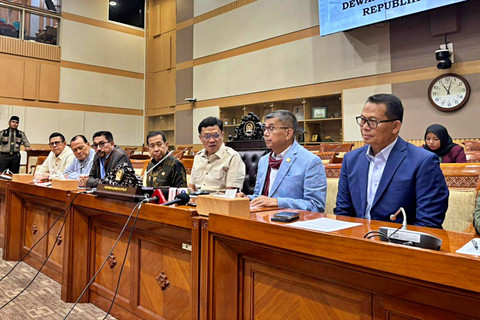 Konferensi Pers Komisi III DPR RI terkait rapat internal soal penyiraman air keras terhadap Wakil Koordinator KontraS, Andrie Yunus di DPR, Senin (16/3). Foto: Abid Raihan/kumparan