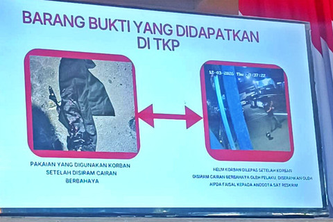 Foto barang bukti yang diamankan oleh polisi dari TKP penyiraman air keras Andrie Yunus, Senin (16/3). Foto: Ryan Iqbal/kumparan