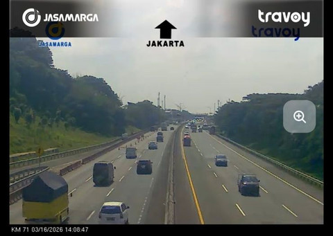 Lalu Lintas Tol Jakarta-Cikampek siang ini, Sejin (15/3). Foto: Dok. CCTV Travoy Jasa Marga