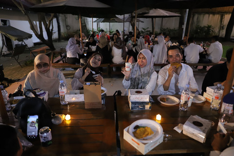 Keseruan teman kumparan Saat Ngabuburit di kumparan Hangout. Foto: kumparan