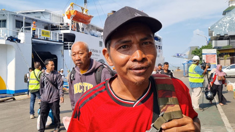 Anto, penumpang KM Kirana III di Pelabuhan Tanjung Perak, Surabaya, Senin (16/3/2026). Foto: Farusma Okta Verdian/kumparan