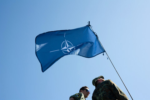Ilustrasi NATO. Foto: M-SUR/Shutterstock